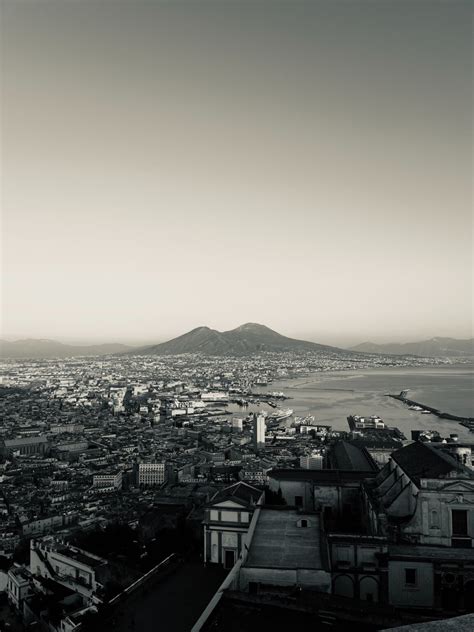 donne cercano uomini napoli|Napoli La città delle donne sensuali e calorose